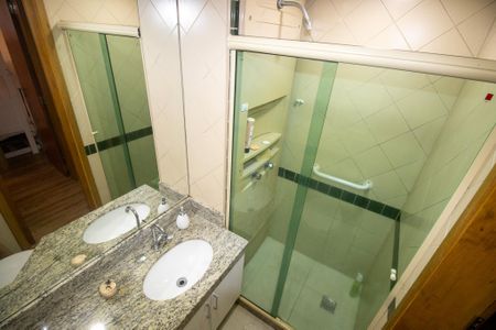 Apartamento à venda com 150m², 4 quartos e 2 vagas Apartamento à venda com 150m², 4 quartos e 2 vagasBanheiro