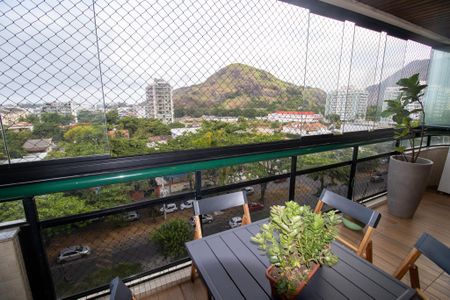 Apartamento à venda com 150m², 4 quartos e 2 vagas Apartamento à venda com 150m², 4 quartos e 2 vagasVaranda