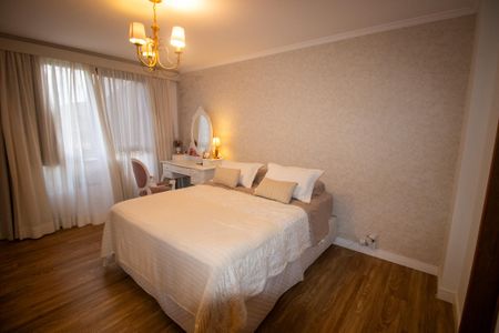 Apartamento à venda com 150m², 4 quartos e 2 vagas Apartamento à venda com 150m², 4 quartos e 2 vagasSuíte