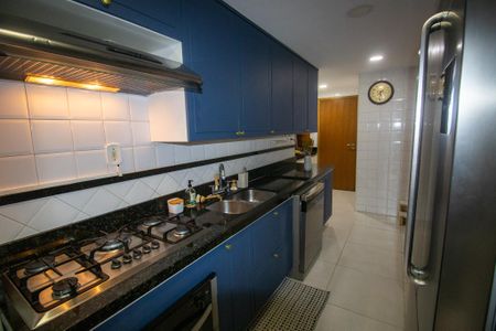 Apartamento à venda com 150m², 4 quartos e 2 vagas Apartamento à venda com 150m², 4 quartos e 2 vagasCozinha