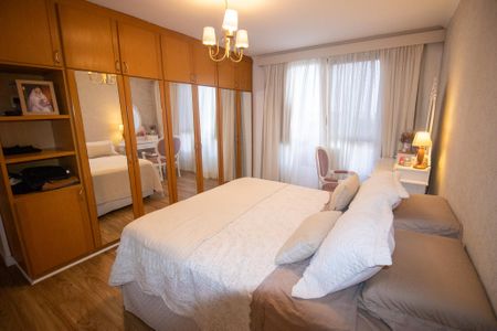 Apartamento à venda com 150m², 4 quartos e 2 vagas Apartamento à venda com 150m², 4 quartos e 2 vagasSuíte