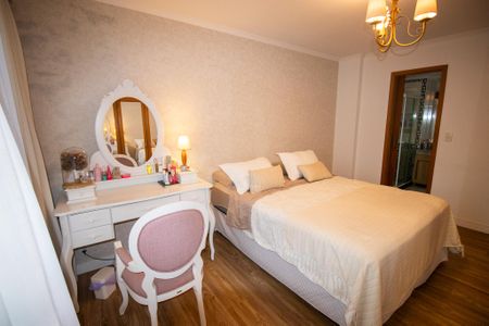 Apartamento à venda com 150m², 4 quartos e 2 vagas Apartamento à venda com 150m², 4 quartos e 2 vagasSuíte