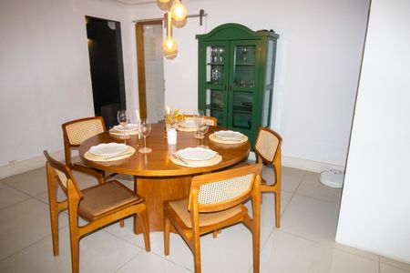 Apartamento à venda com 150m², 4 quartos e 2 vagas Apartamento à venda com 150m², 4 quartos e 2 vagasSala