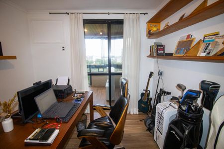 Apartamento à venda com 150m², 4 quartos e 2 vagas Apartamento à venda com 150m², 4 quartos e 2 vagasEscritório