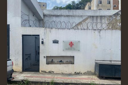 Apartamento à venda com 45m², 2 quartos e 1 vaga Apartamento à venda com 45m², 2 quartos e 1 vagaFachada