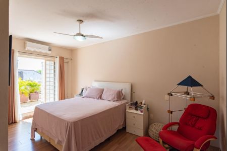 Casa à venda com 300m², 3 quartos e 4 vagasSuíte