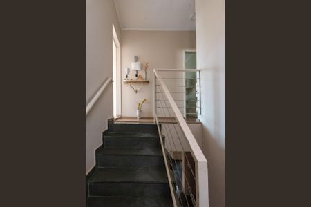 Casa à venda com 300m², 3 quartos e 4 vagasEscada