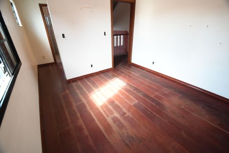 Casa à venda com 480m², 4 quartos e 5 vagasQuarto Suíte 2