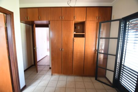 Casa à venda com 480m², 4 quartos e 5 vagasQuarto Suíte 1