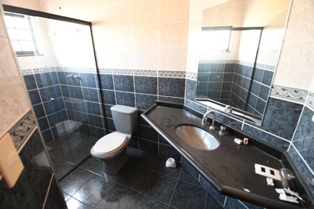 Casa à venda com 480m², 4 quartos e 5 vagasBanheiro 2