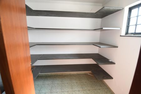 Casa à venda com 480m², 4 quartos e 5 vagasCozinha - Despensa