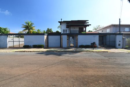 Casa à venda com 480m², 4 quartos e 5 vagasFachada