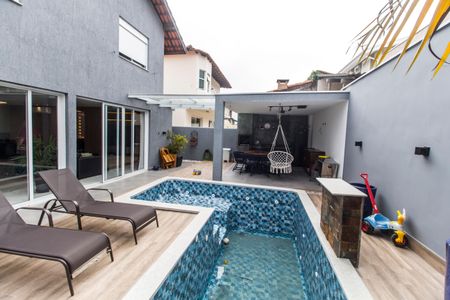 Casa de condomínio à venda com 300m², 4 quartos e 4 vagas Casa de condomínio à venda com 300m², 4 quartos e 4 vagasPiscina