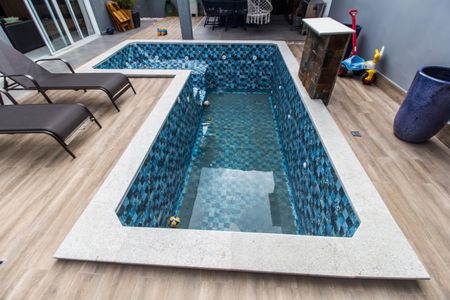 Casa de condomínio à venda com 300m², 4 quartos e 4 vagas Casa de condomínio à venda com 300m², 4 quartos e 4 vagasPiscina