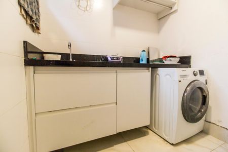 Casa de condomínio à venda com 300m², 4 quartos e 4 vagas Casa de condomínio à venda com 300m², 4 quartos e 4 vagasÁrea de Serviço