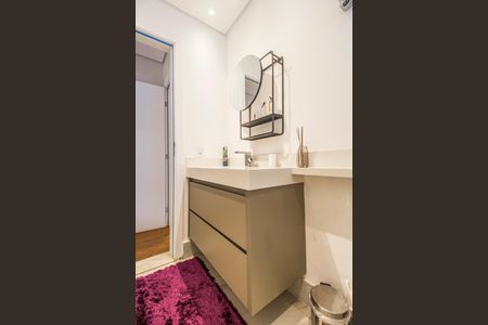 Casa de condomínio à venda com 300m², 4 quartos e 4 vagas Casa de condomínio à venda com 300m², 4 quartos e 4 vagasBanheiro da Suíte 2