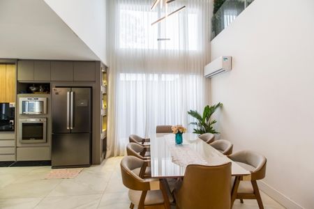 Casa de condomínio à venda com 300m², 4 quartos e 4 vagas Casa de condomínio à venda com 300m², 4 quartos e 4 vagasSala de Jantar