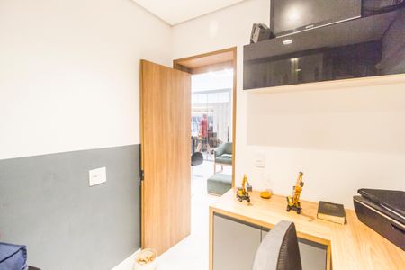 Casa de condomínio à venda com 300m², 4 quartos e 4 vagas Casa de condomínio à venda com 300m², 4 quartos e 4 vagasEscritório