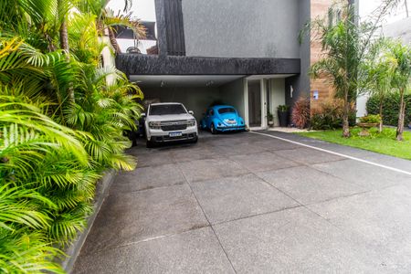 Casa de condomínio à venda com 300m², 4 quartos e 4 vagas Casa de condomínio à venda com 300m², 4 quartos e 4 vagasGaragem