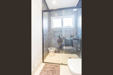 Casa de condomínio à venda com 300m², 4 quartos e 4 vagas Casa de condomínio à venda com 300m², 4 quartos e 4 vagasBanheiro da Suíte 3