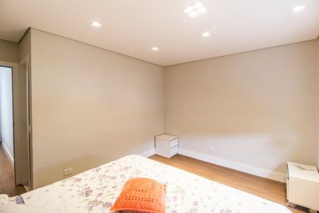 Casa de condomínio à venda com 300m², 4 quartos e 4 vagas Casa de condomínio à venda com 300m², 4 quartos e 4 vagasSuíte 2