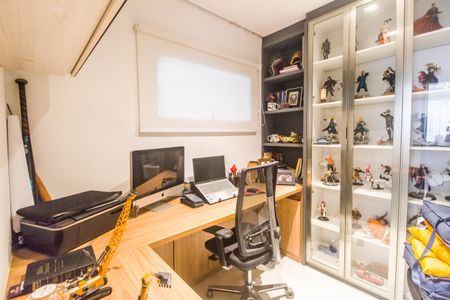 Casa de condomínio à venda com 300m², 4 quartos e 4 vagas Casa de condomínio à venda com 300m², 4 quartos e 4 vagasEscritório