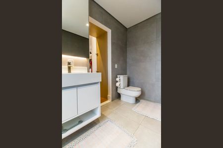 Casa de condomínio à venda com 300m², 4 quartos e 4 vagas Casa de condomínio à venda com 300m², 4 quartos e 4 vagasBanheiro da Suíte