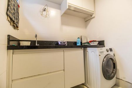 Casa de condomínio à venda com 300m², 4 quartos e 4 vagas Casa de condomínio à venda com 300m², 4 quartos e 4 vagasÁrea de Serviço