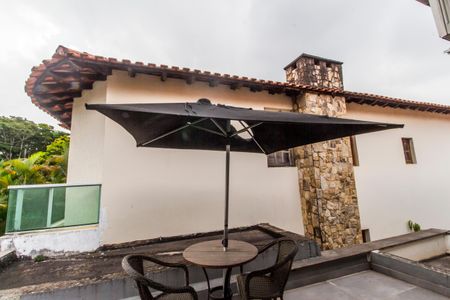 Casa de condomínio à venda com 300m², 4 quartos e 4 vagas Casa de condomínio à venda com 300m², 4 quartos e 4 vagasVaranda