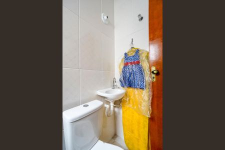 Casa de condomínio à venda com 90m², 2 quartos e 1 vagaBanheiro da suíte 01