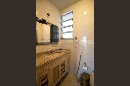 Apartamento à venda com 160m², 4 quartos e 1 vaga Apartamento à venda com 160m², 4 quartos e 1 vagaBanheiro social 1