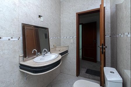 Casa à venda com 310m², 4 quartos e 2 vagas Casa à venda com 310m², 4 quartos e 2 vagasBanheiro da Suíte 2