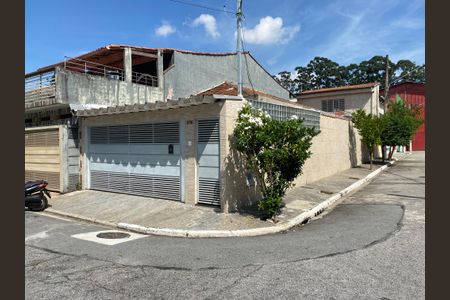 Casa à venda com 156m², 3 quartos e 2 vagas Casa à venda com 156m², 3 quartos e 2 vagasFachada