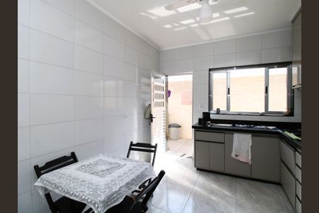 Casa à venda com 156m², 3 quartos e 2 vagasCozinha