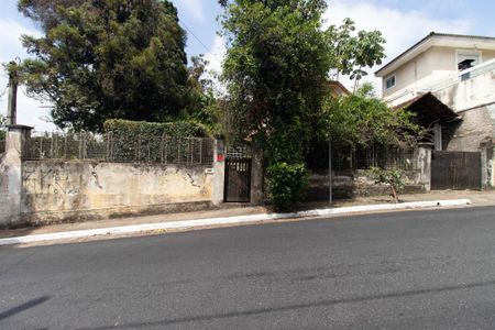 Casa à venda com 2070m², 3 quartos e 3 vagas Casa à venda com 2070m², 3 quartos e 3 vagasFachada