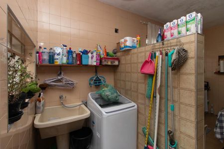 Casa à venda com 2070m², 3 quartos e 3 vagas Casa à venda com 2070m², 3 quartos e 3 vagasÁrea de Serviço