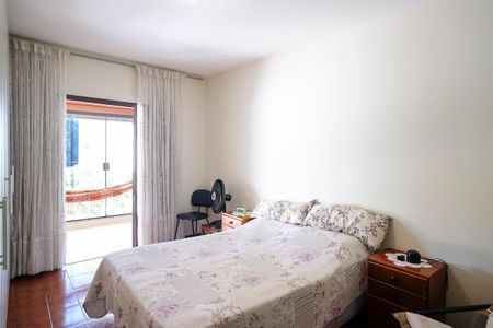 Casa à venda com 216m², 2 quartos e 4 vagasSuíte 1