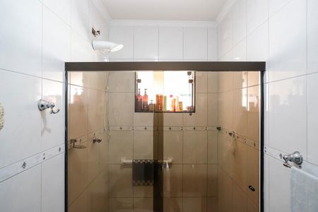 Casa à venda com 216m², 2 quartos e 4 vagasBanheiro da suíte 1