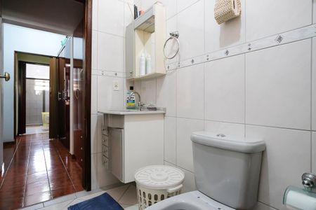 Casa à venda com 216m², 2 quartos e 4 vagasBanheiro da suíte 1