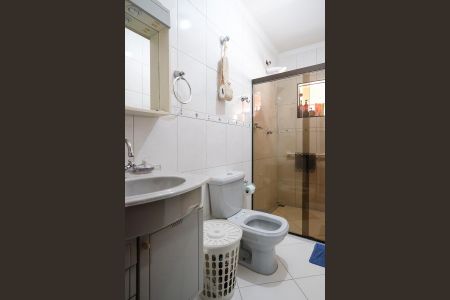 Casa à venda com 216m², 2 quartos e 4 vagasBanheiro da suíte 1