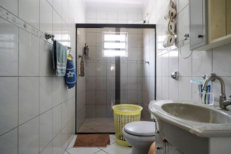 Casa à venda com 216m², 2 quartos e 4 vagasBanheiro da suíte 2