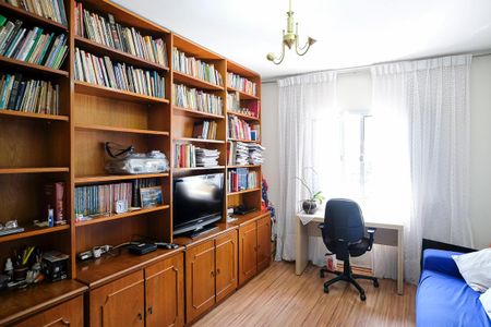 Casa à venda com 216m², 2 quartos e 4 vagasSuíte 2