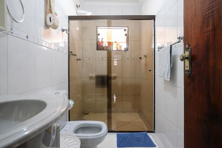 Casa à venda com 216m², 2 quartos e 4 vagasBanheiro da suíte 1