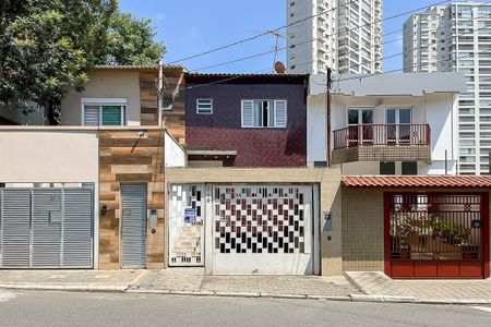 Casa à venda com 216m², 2 quartos e 4 vagasFachada + plaquinha