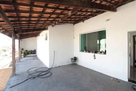 Casa à venda com 270m², 3 quartos e 6 vagasVaranda