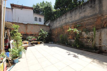 Casa à venda com 270m², 3 quartos e 6 vagasQuintal