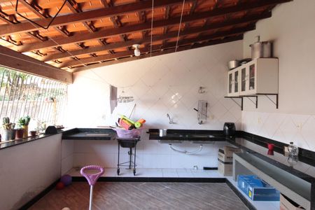 Casa à venda com 270m², 3 quartos e 6 vagasÁrea de Serviço