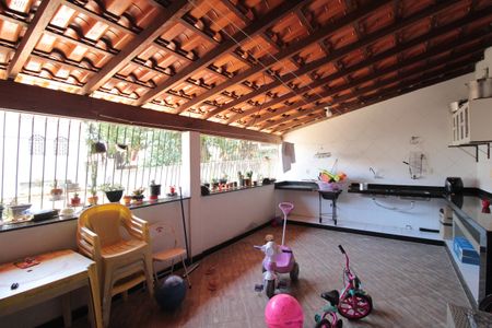 Casa à venda com 270m², 3 quartos e 6 vagasÁrea de Serviço