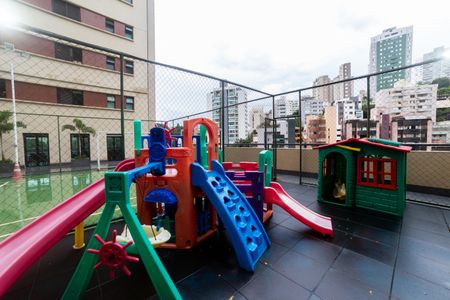 Apartamento à venda com 190m², 2 quartos e 3 vagas Apartamento à venda com 190m², 2 quartos e 3 vagasÁrea comum - Playground