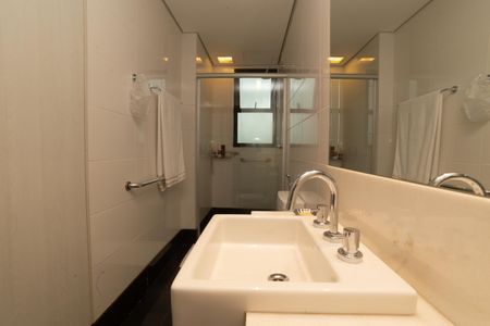 Apartamento à venda com 190m², 2 quartos e 3 vagas Apartamento à venda com 190m², 2 quartos e 3 vagasBanheiro Social 1